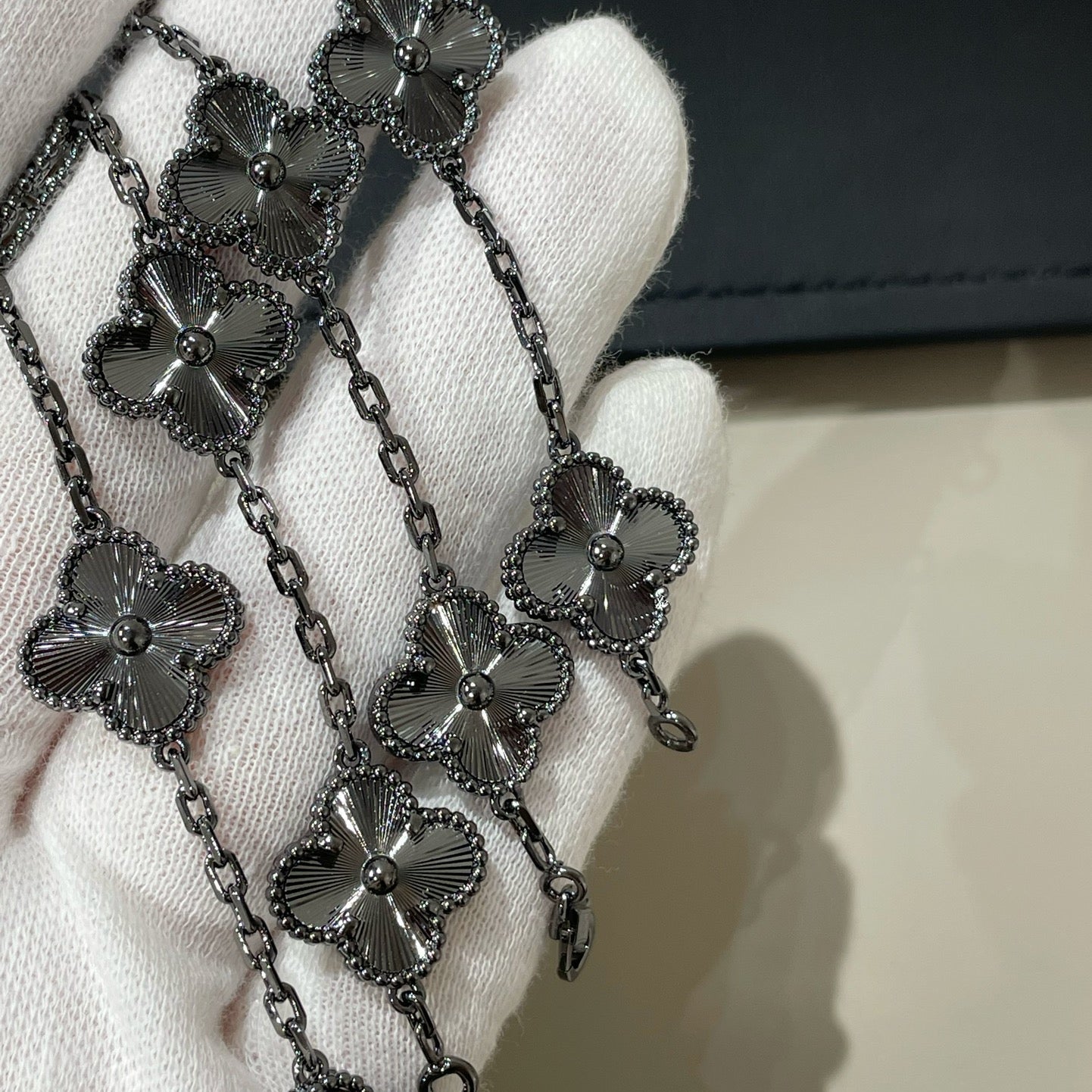 [Lumi Jewels]CLOVER 5 MOTIF BLACK BRACELET