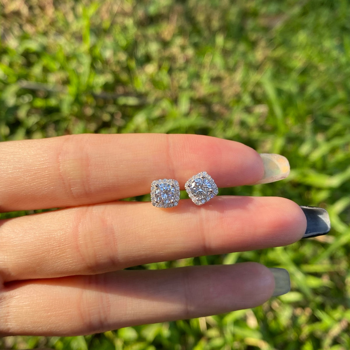 [Lumi Jewels]Classic Round Center Stone Stud Earrings