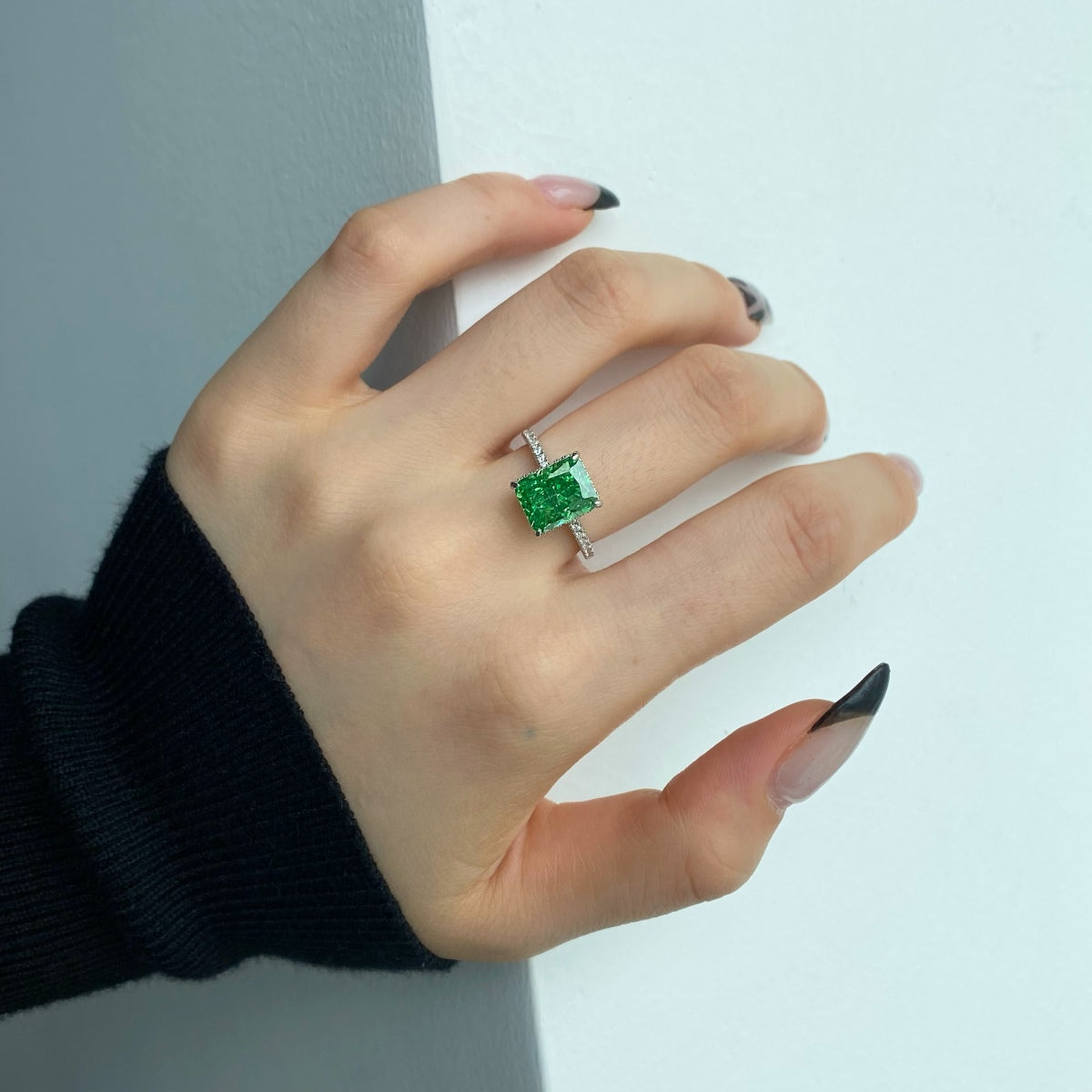 [Lumi Jewels]4.0 Carat Luxurious Engagement Ring