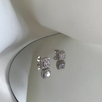 [Lumi Jewels]Classic Round Center Stone Stud Earrings