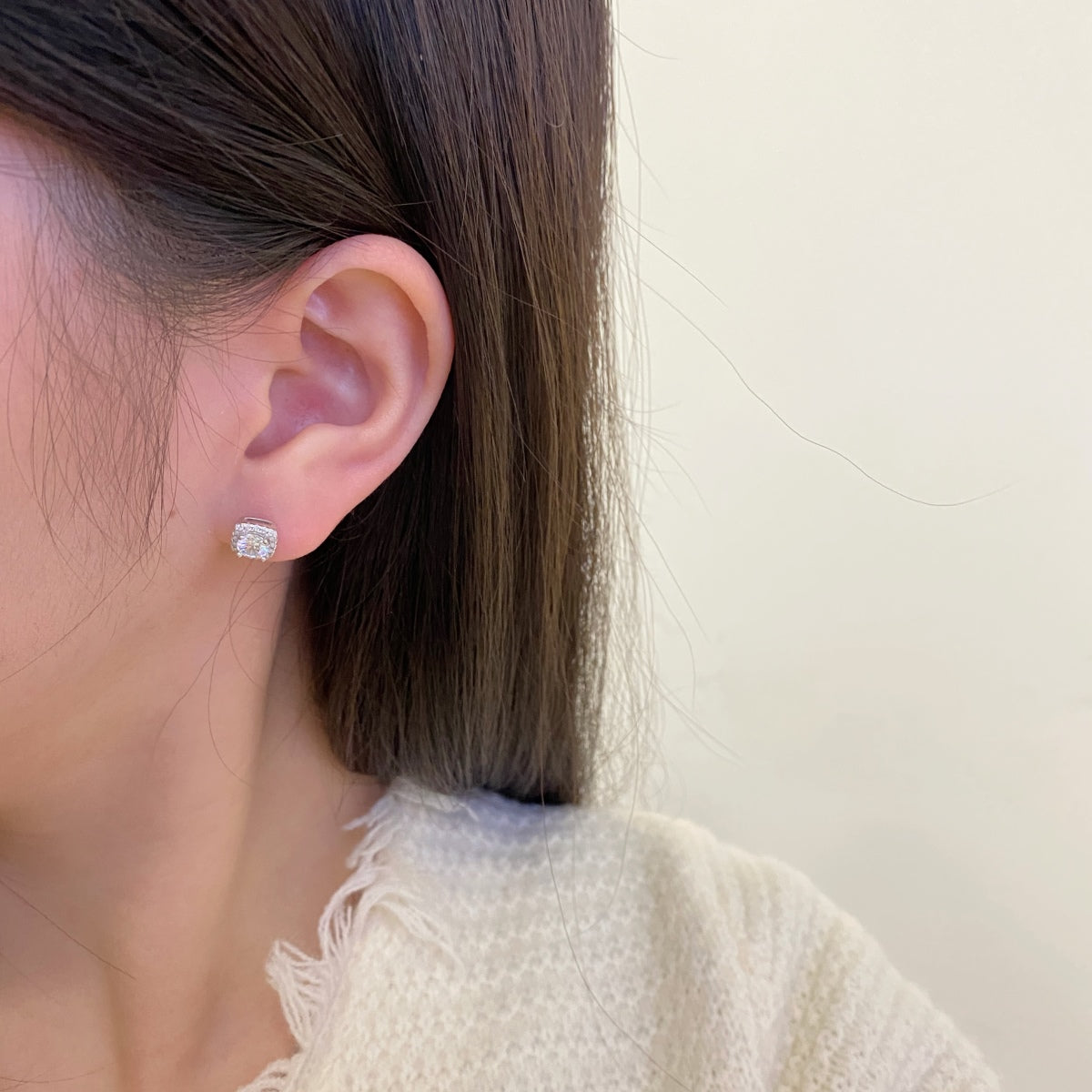 [Lumi Jewels]Classic Round Center Stone Stud Earrings