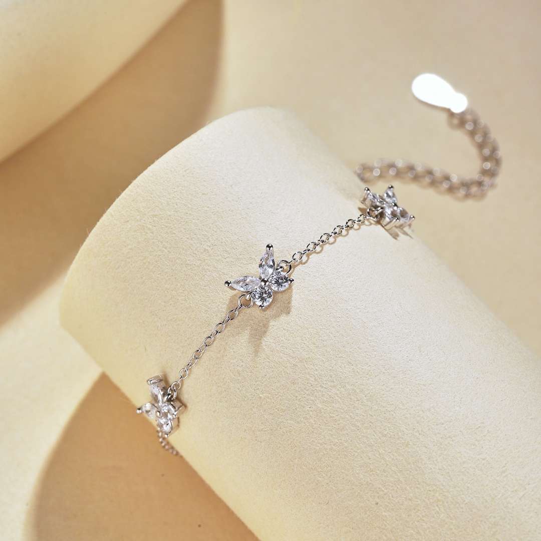 [Lumi Jewels]Radiant Butterfly Shape Necklace