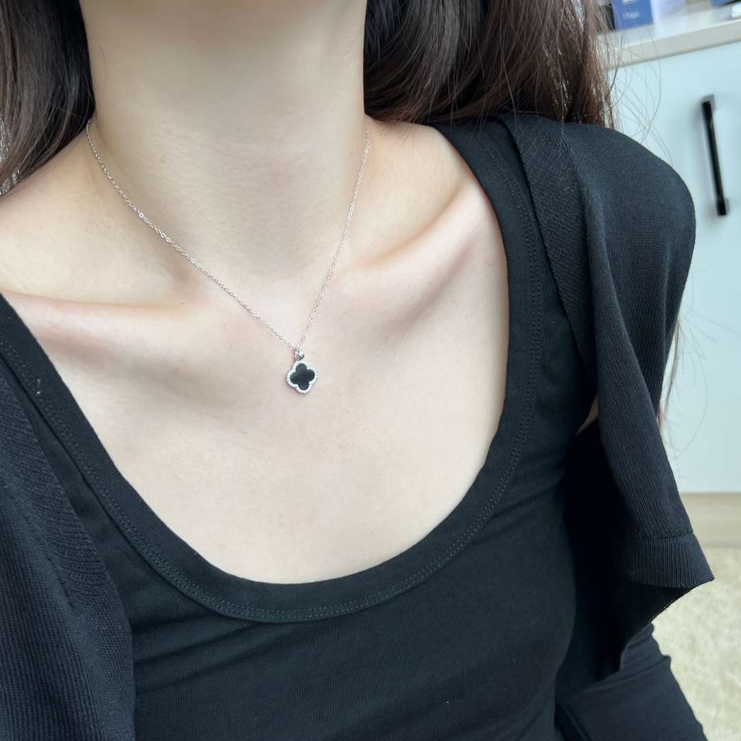 [Lumi Jewels]Dainty Flower Shape Necklace
