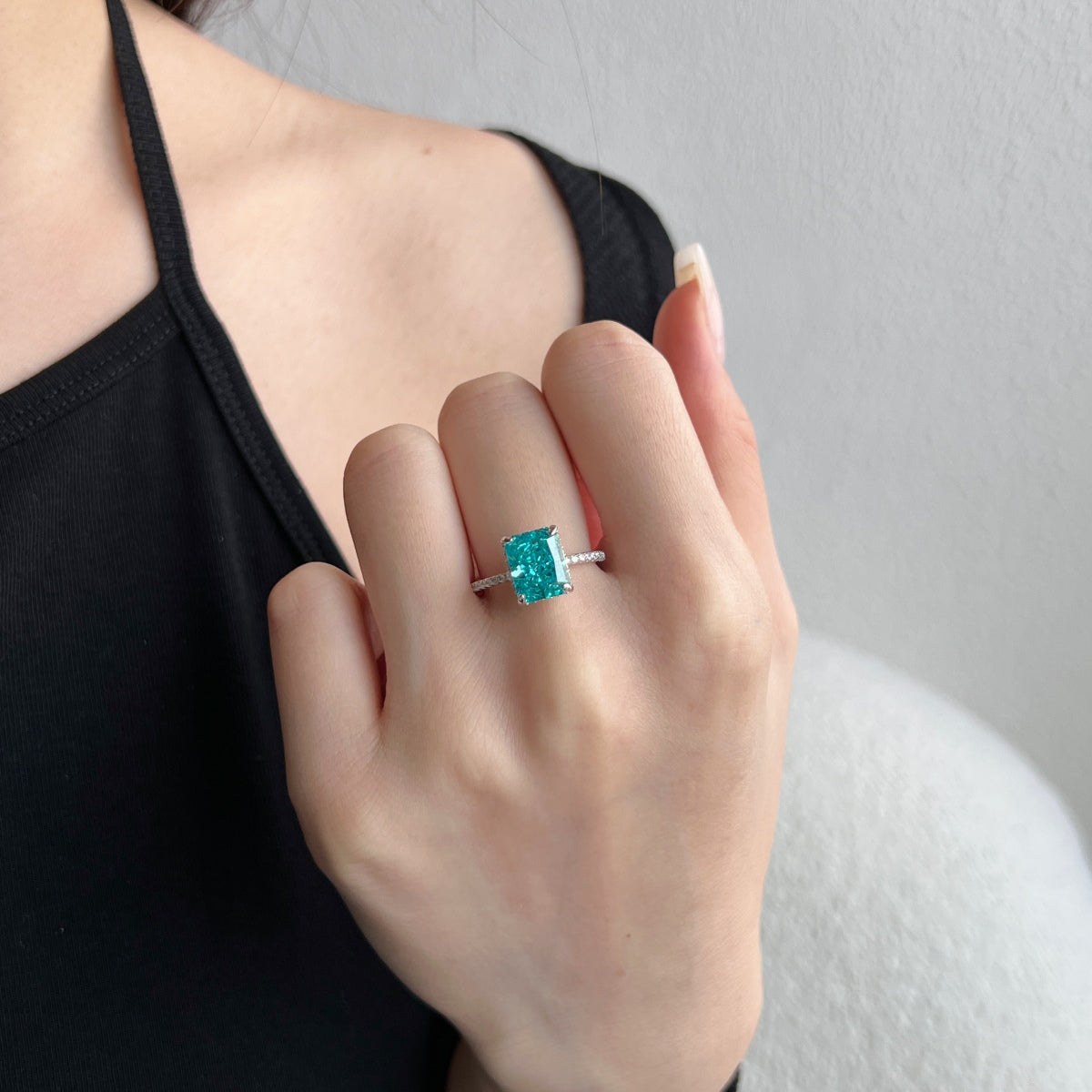 [Lumi Jewels]4.0 Carat Luxurious Engagement Ring