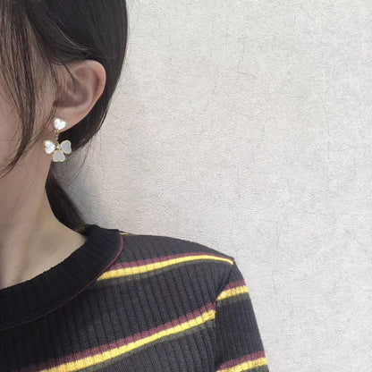 [Lumi Jewels]CLOVER SWEET WHITE MOP EARRINGS