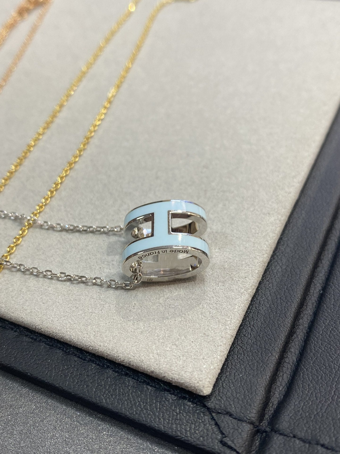 [Lumi Jewels]POP H LIGHT BLUE NECKLACE