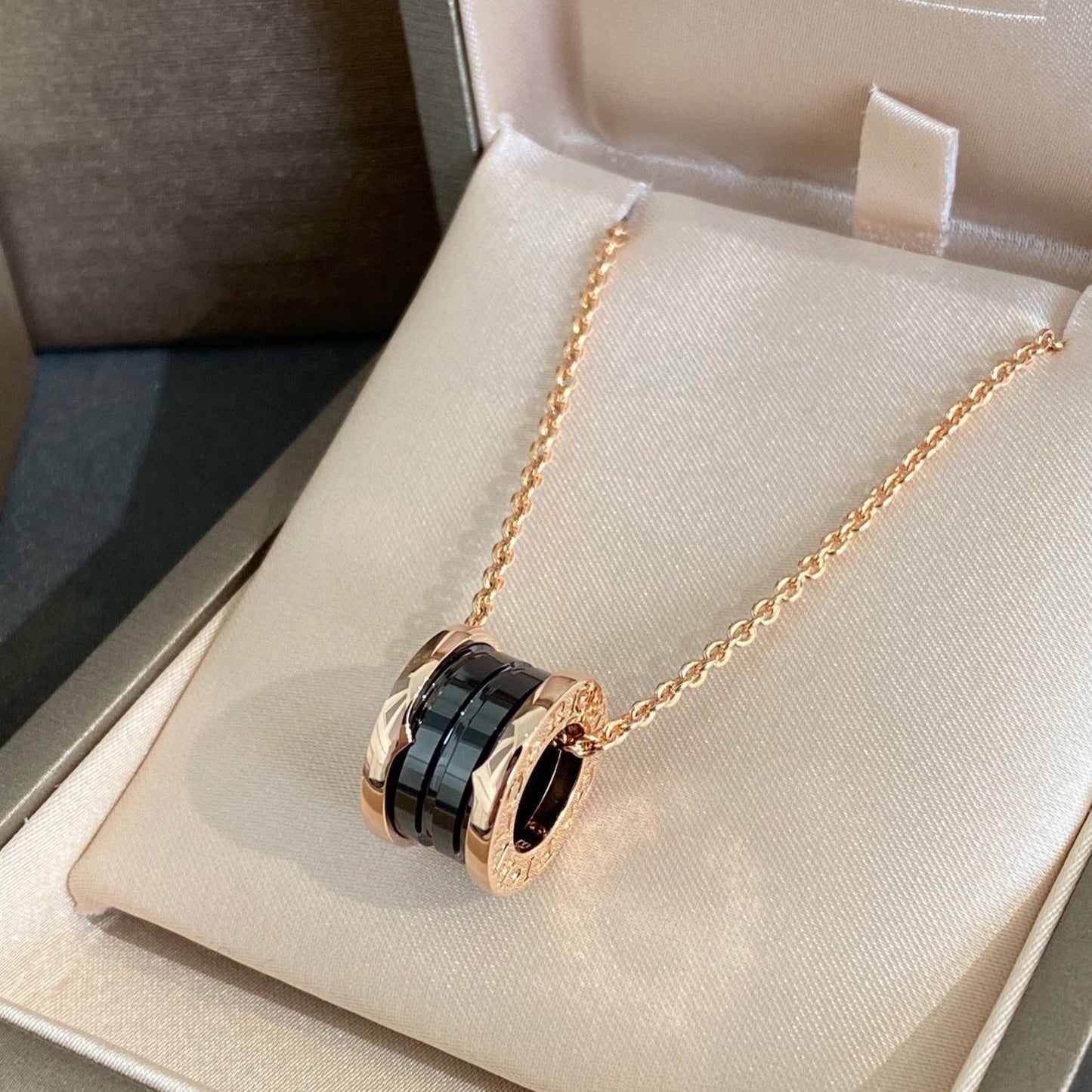 [Lumi Jewels]ZERO 1 BLACK CERAMIC PINK GOLD NECKLACE