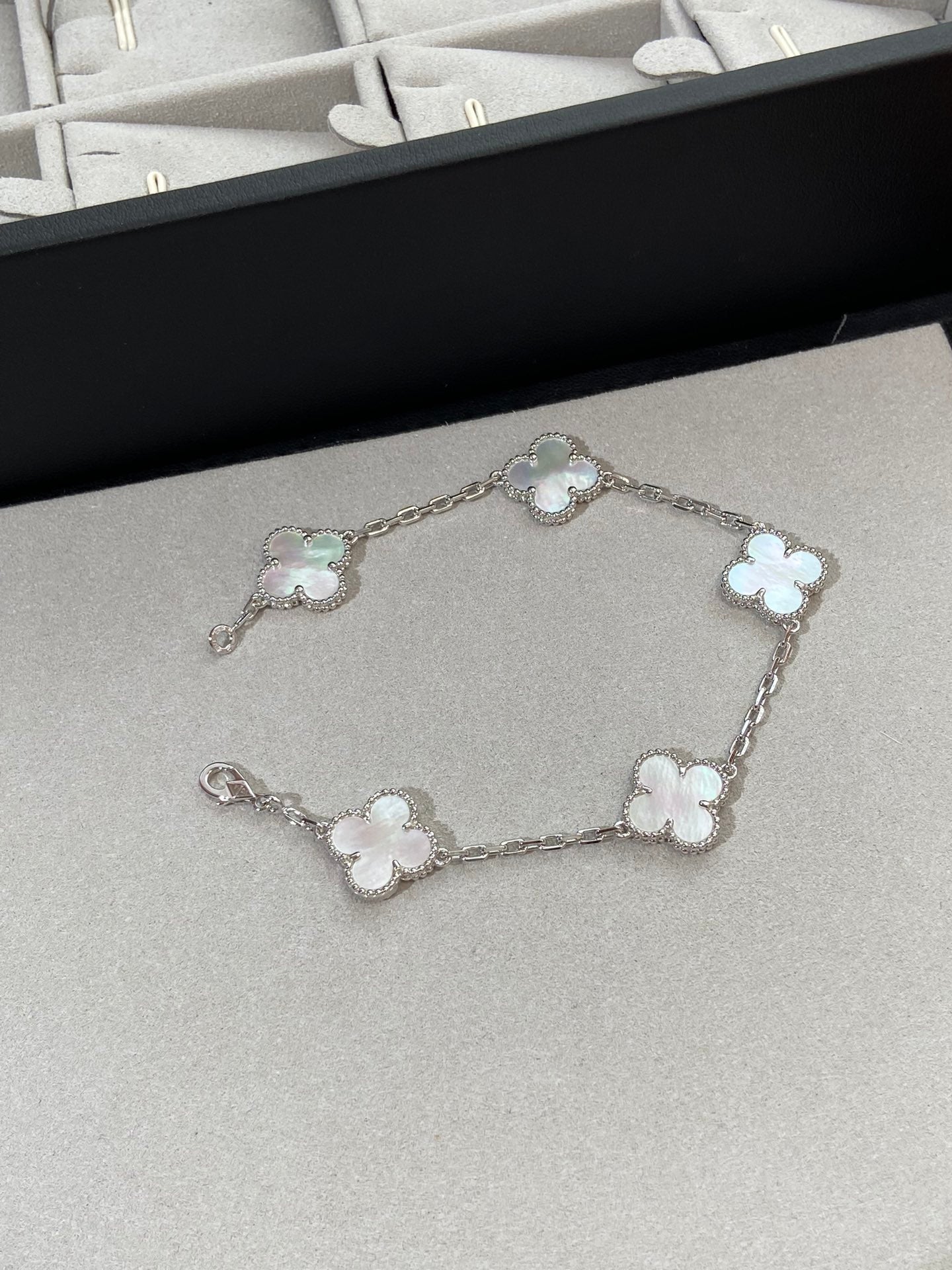 [Lumi Jewels]CLOVER SILVER MOP 5 MOTIF BRACELET