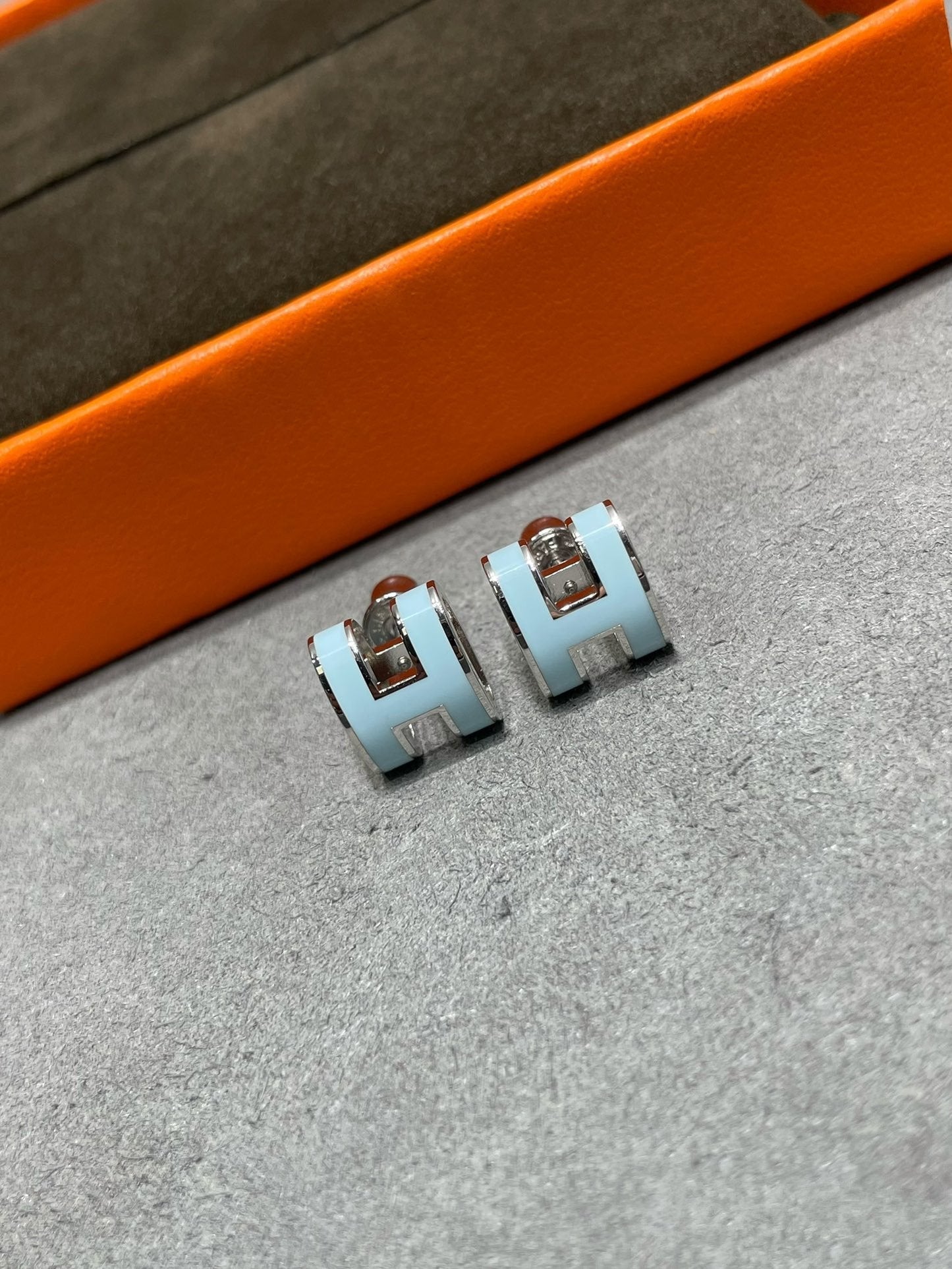 [Lumi Jewels]POP H SKY BLUE STUD EARRINGS