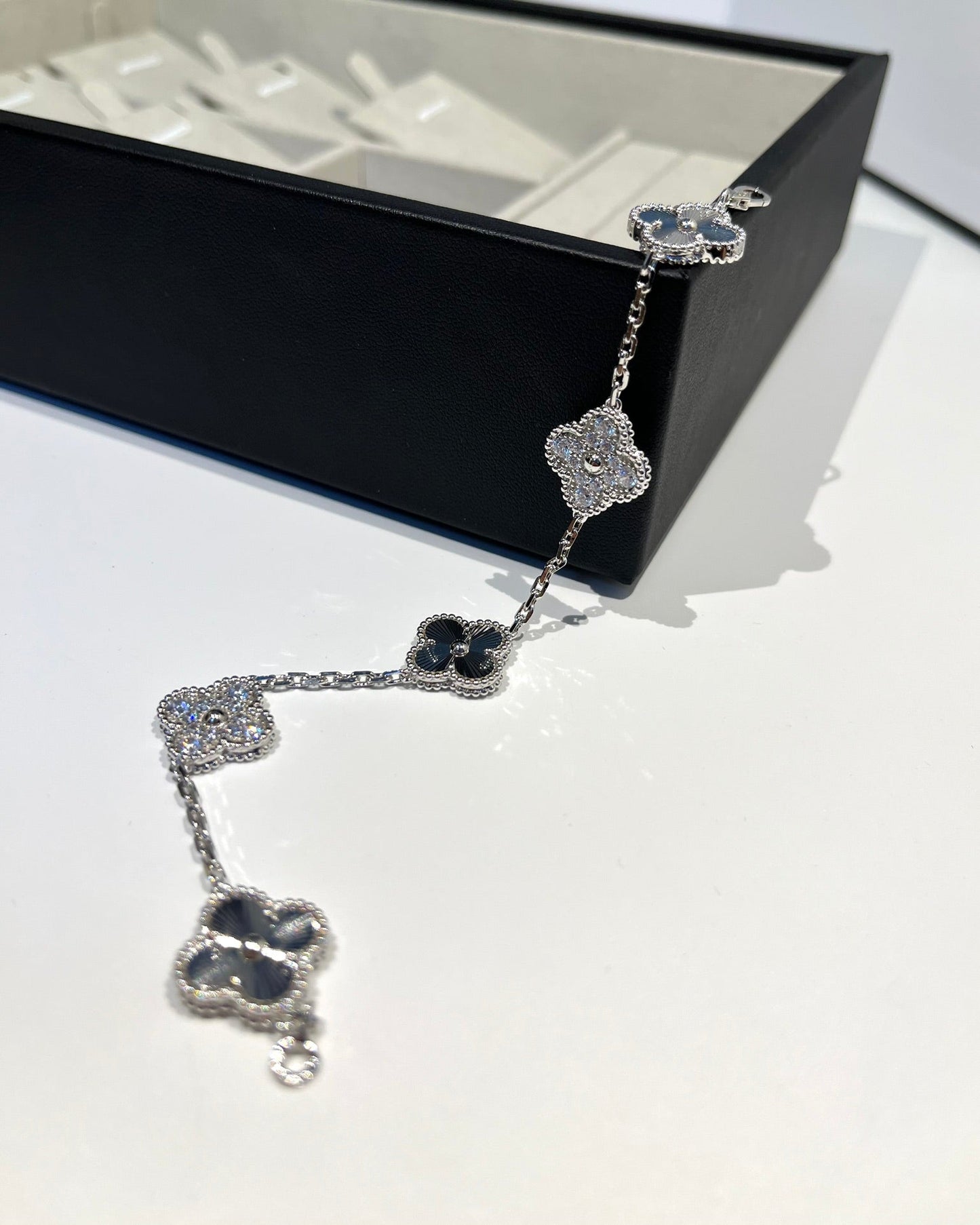 [Lumi Jewels]CLOVER 5 MOTIF SILVER DIAMOND BRACELET