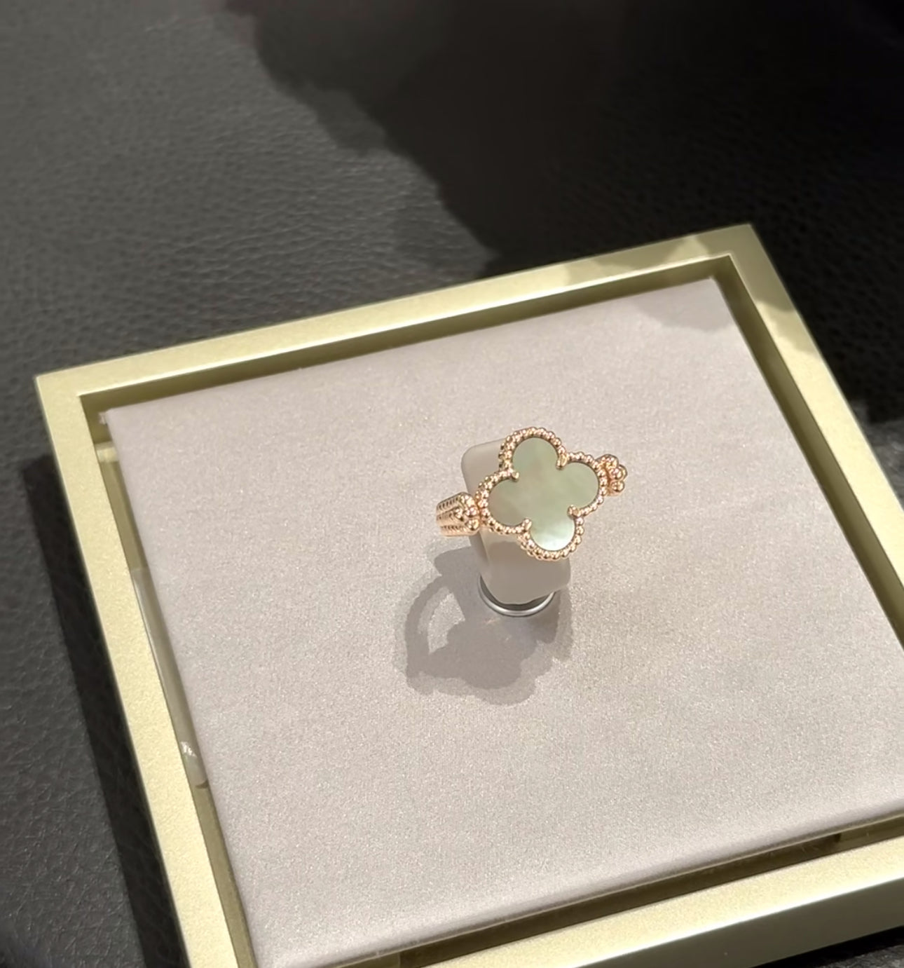 [Lumi Jewels]CLOVER RIVERSIBLE GREY MOP RING