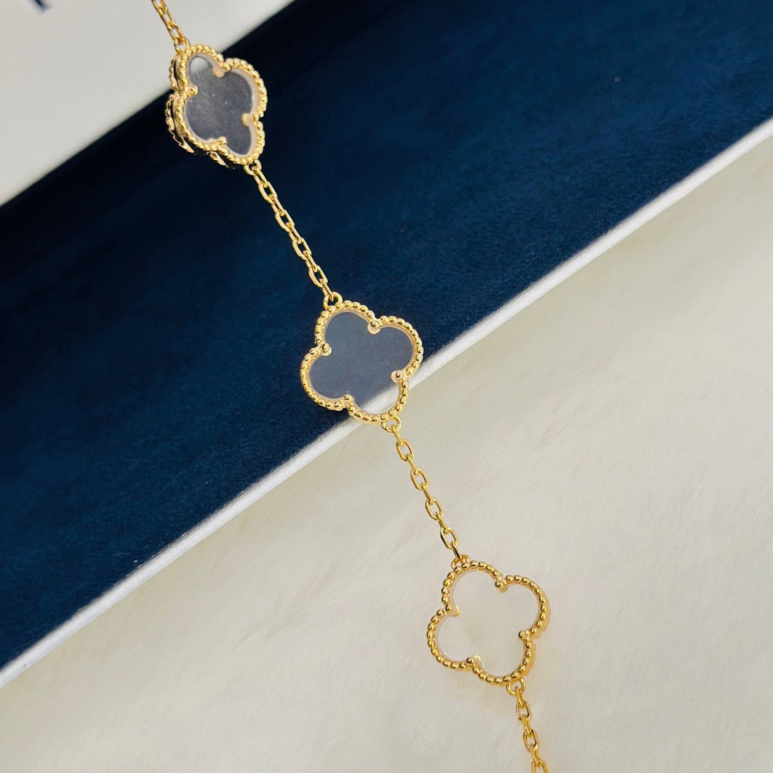 [Lumi Jewels]CLOVER 5 MOTIF ROCK CRYSTAL PINK GOLD BRACELET
