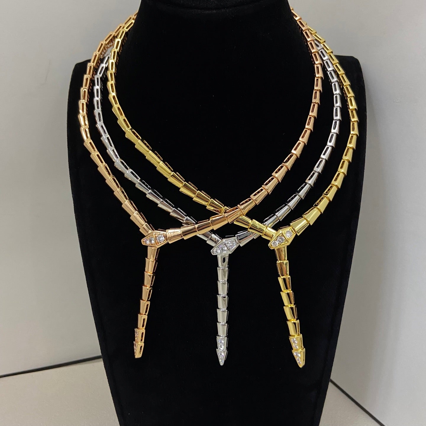 [Lumi Jewelry]Serpenti Viper Necklace Pavé‑encrusted snake head & tail