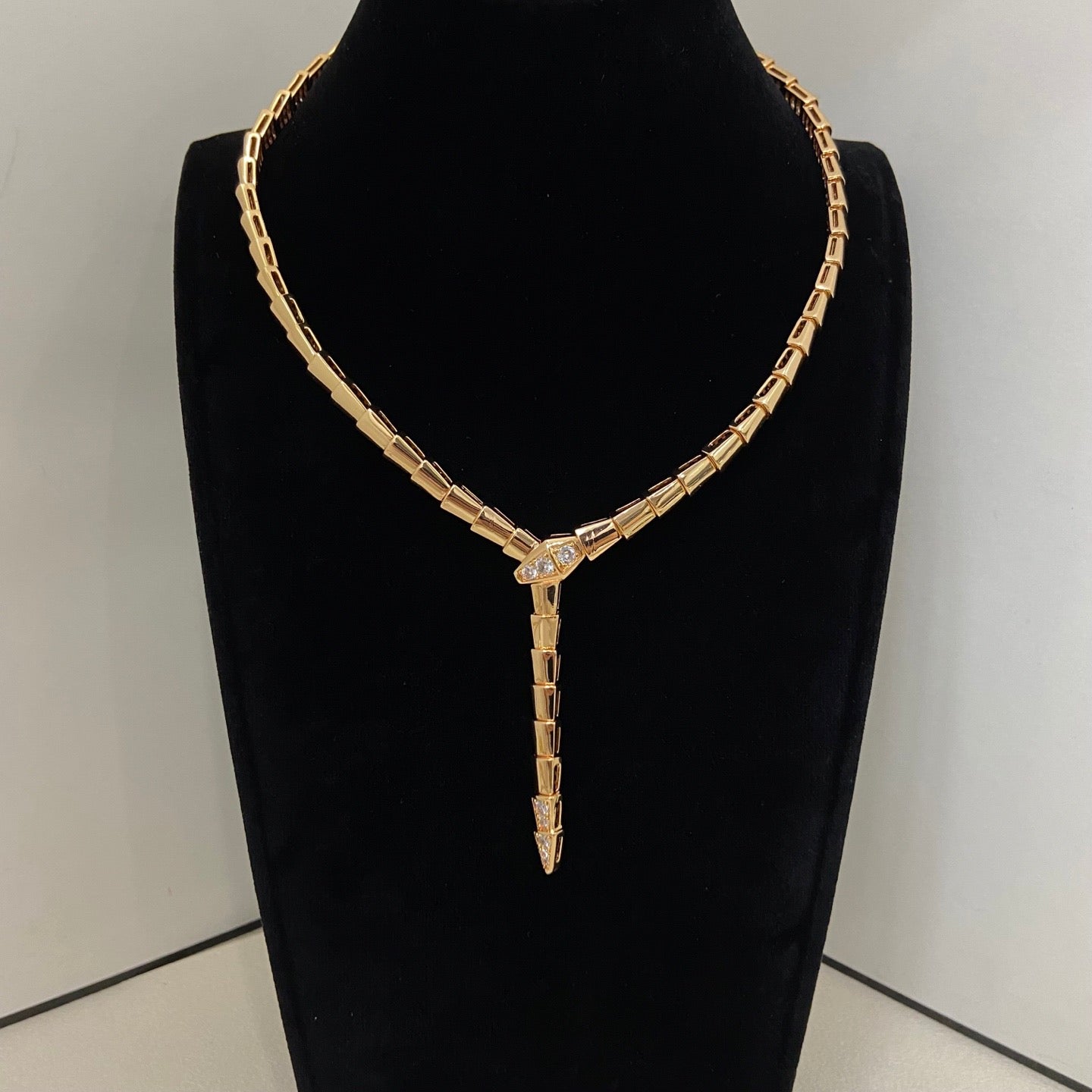 [Lumi Jewelry]Serpenti Viper Necklace Pavé‑encrusted snake head & tail