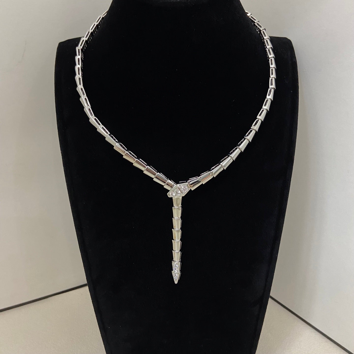 [Lumi Jewelry]Serpenti Viper Necklace Pavé‑encrusted snake head & tail