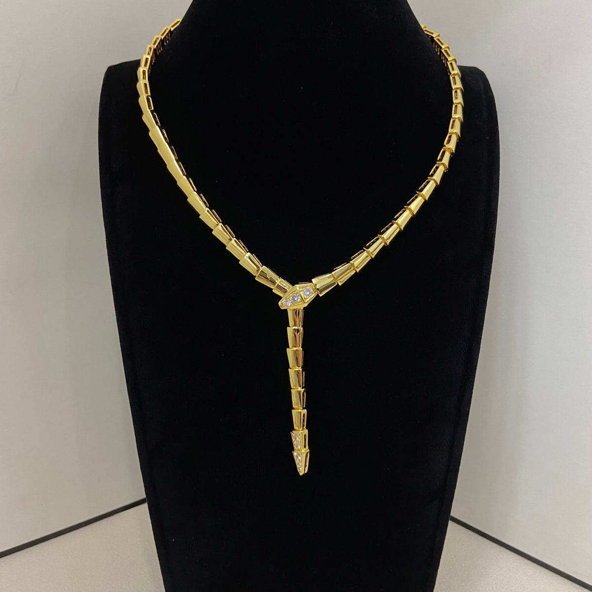 [Lumi Jewelry]Serpenti Viper Necklace Pavé‑encrusted snake head & tail