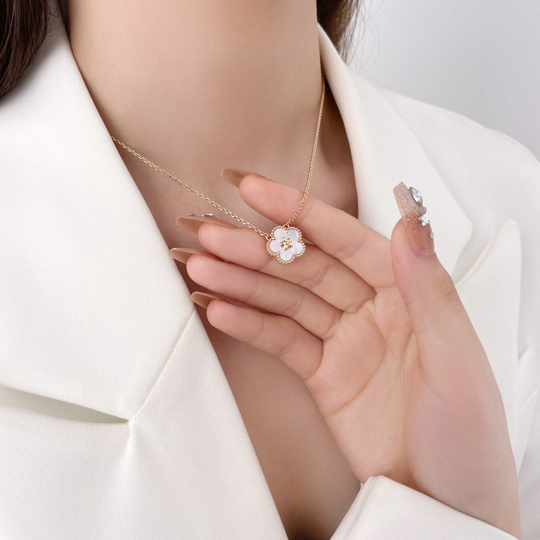 [Lumi Jewels]LUCKY  WHITE MOP  PLUM BLOSSOM NECKLACE