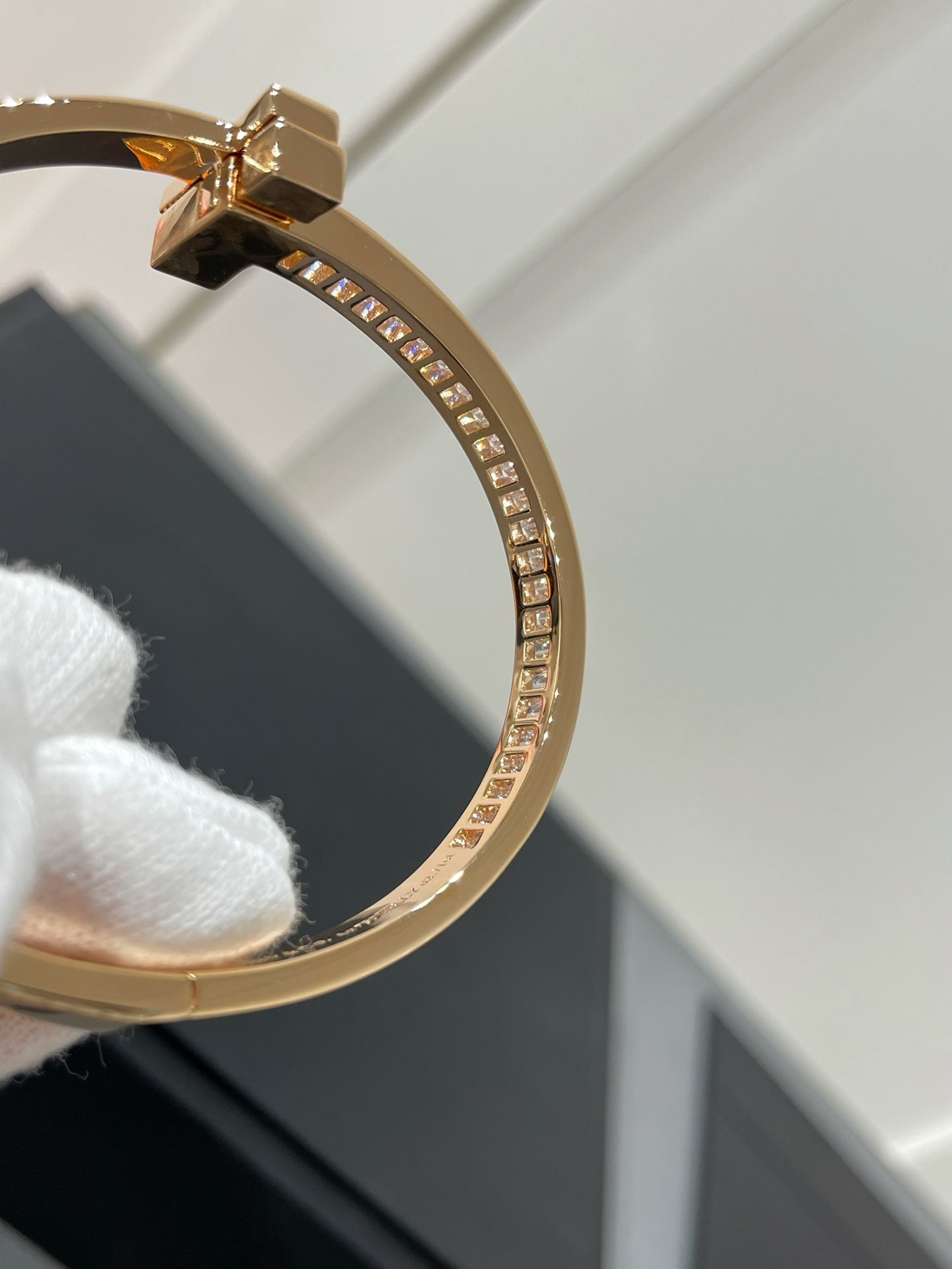 [Lumi Jewelry]WIDE HINGED BANGLE PINK GOLD WITH BAGUETTE DIAMONDS