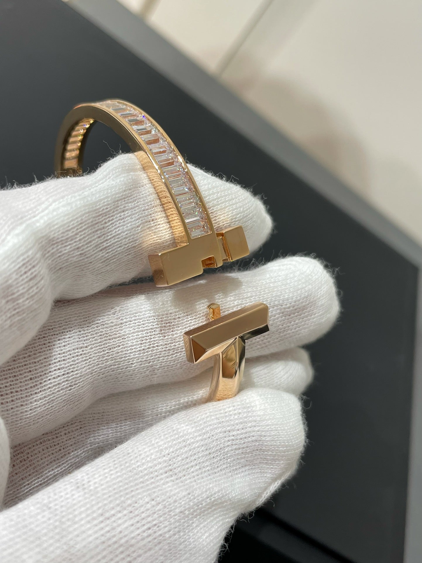 [Lumi Jewelry]WIDE HINGED BANGLE PINK GOLD WITH BAGUETTE DIAMONDS