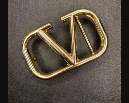 Gold‑tone buckle&Black‑tone buckle