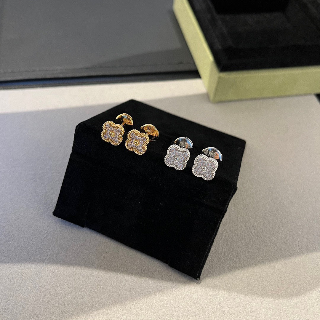 [Lumi Jewels]CLOVER MINI DIAMOND STUD EARRINGS